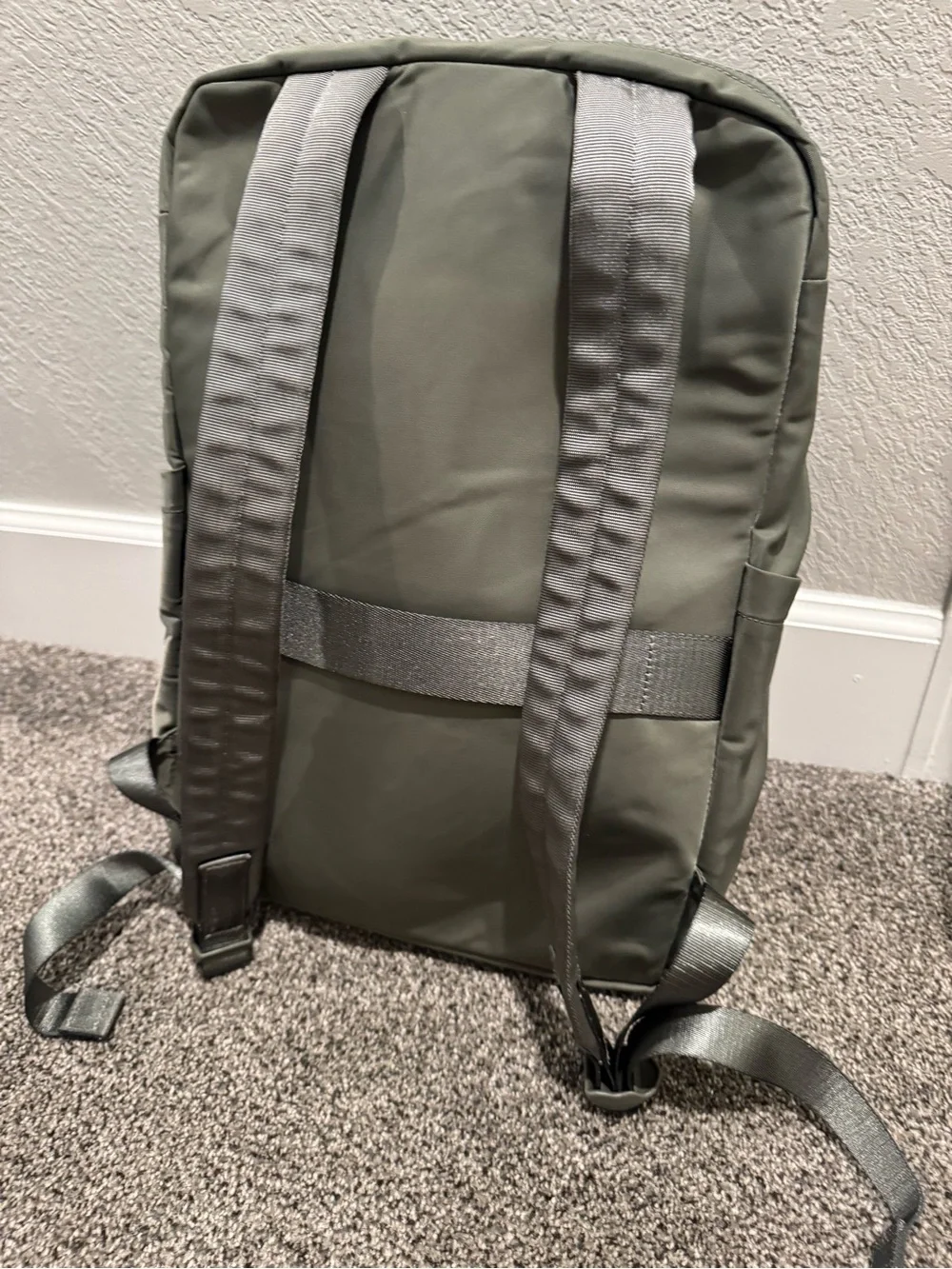 Lululemon Everyday Backpack 2.0 23L Sage / Forest Green